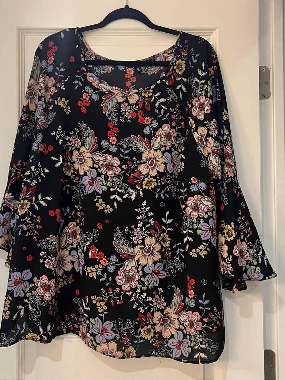 Zac & Rachel Women’s Plus Size 3X Black Floral Bell Sleeve Tunic Blouse